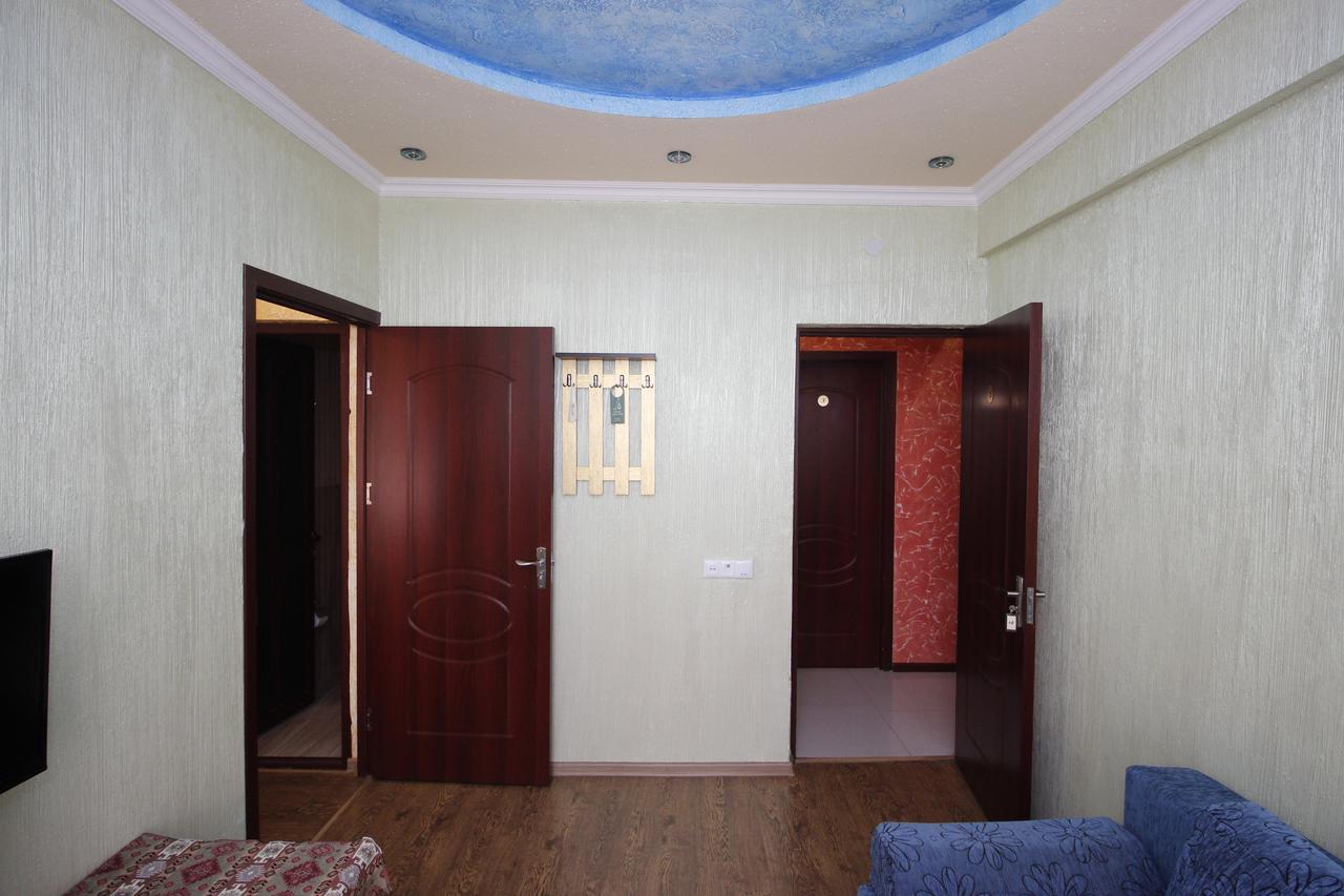 Planet Hotel Erevan Exterior foto